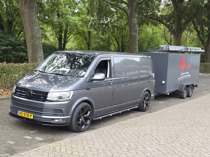 Top Reiniging bedrijfsbus met aanhangwagen in Venray